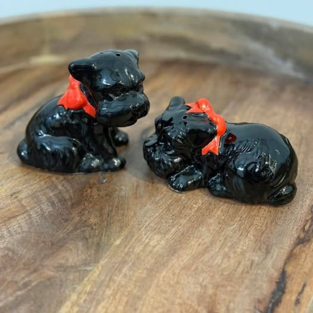 Vintage Black Ceramic Scottie Dog Salt and Pepper Shakers
